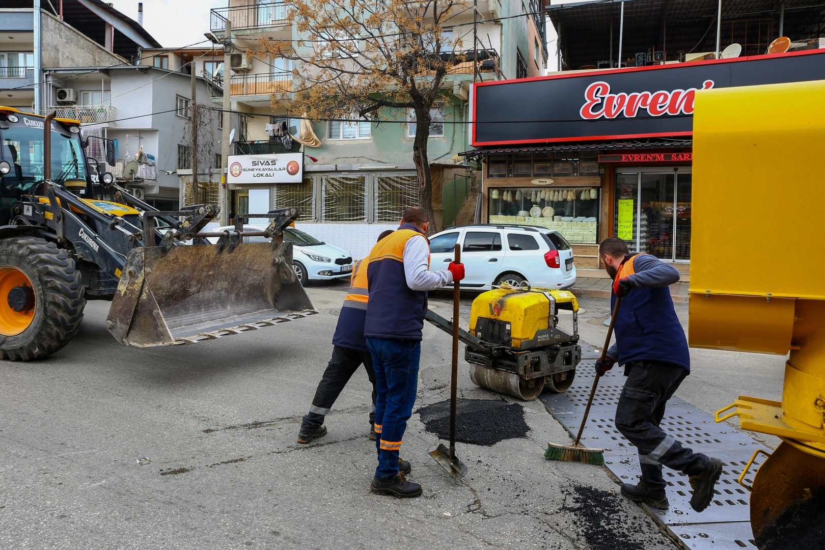 İzmir’de Karabağlar Belediyesi, ilçedeki ulaşım sorunlarını çözmek ve vatandaşların taleplerine