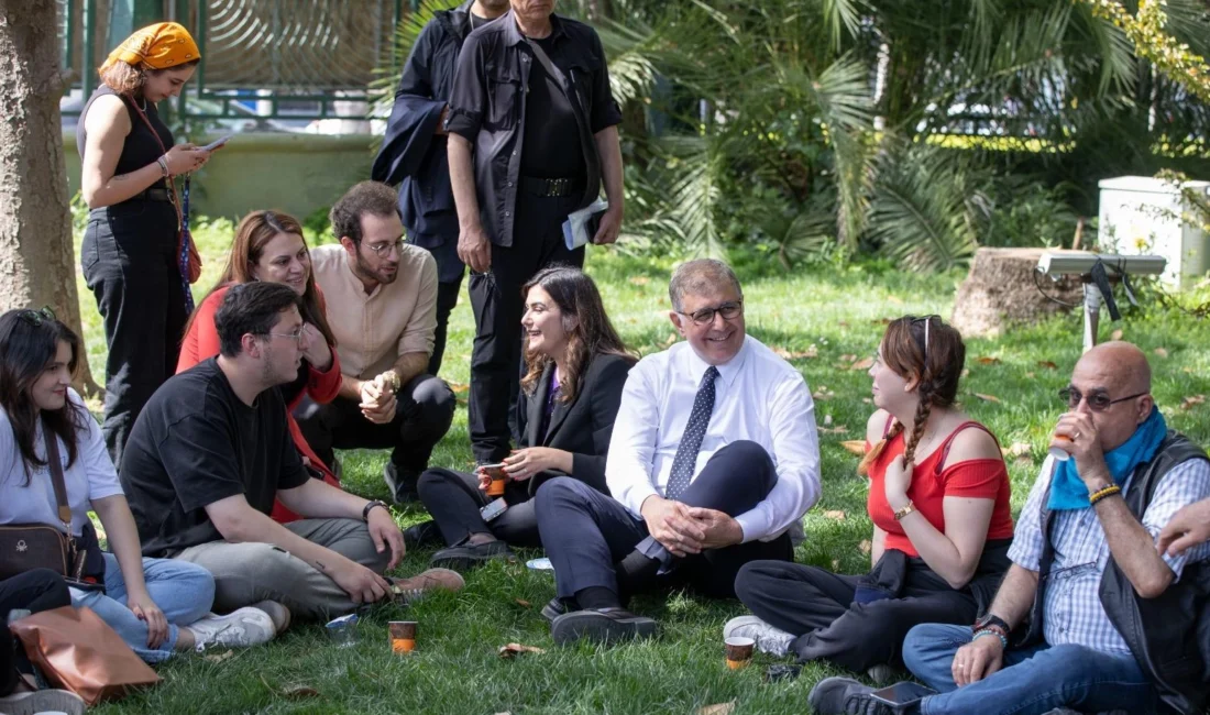 İzmir Büyükşehir Belediye Başkanı Dr. Cemil Tugay, tutuklanan arkadaşları için