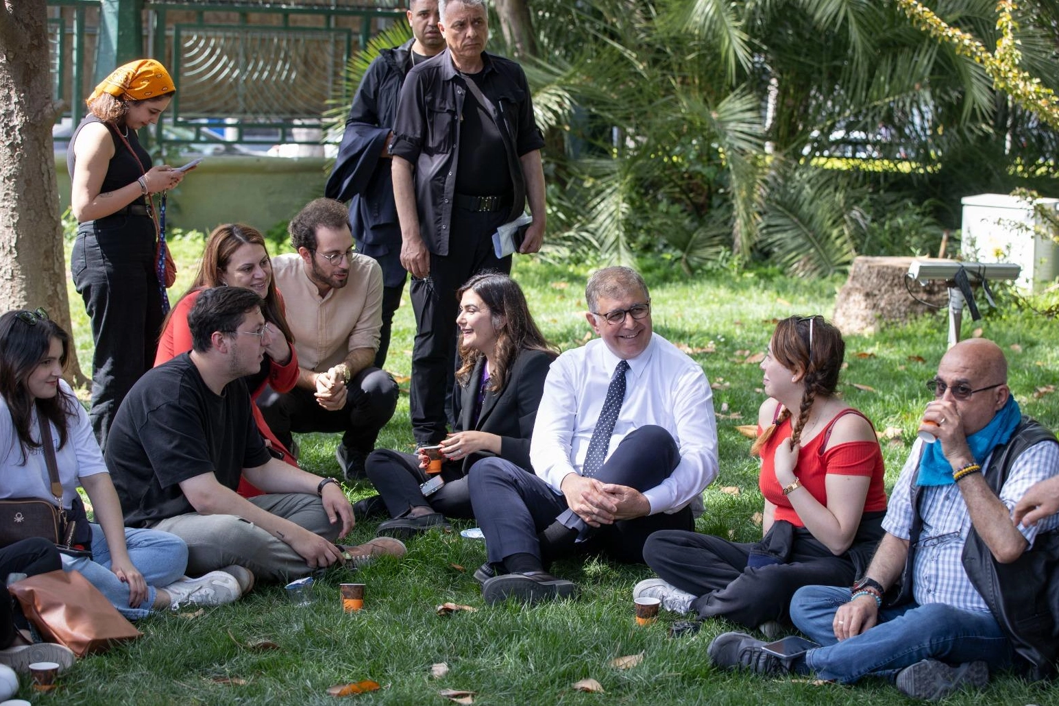 İzmir Büyükşehir Belediye Başkanı Dr. Cemil Tugay, tutuklanan arkadaşları için