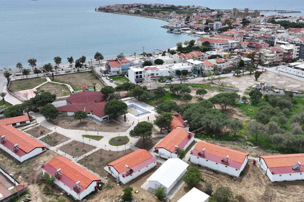 İzmir Büyükşehir Belediyesi, Dikili’de bulunan Çandarlı Sosyal Tesisi’ndeki restorasyon çalışmalarını