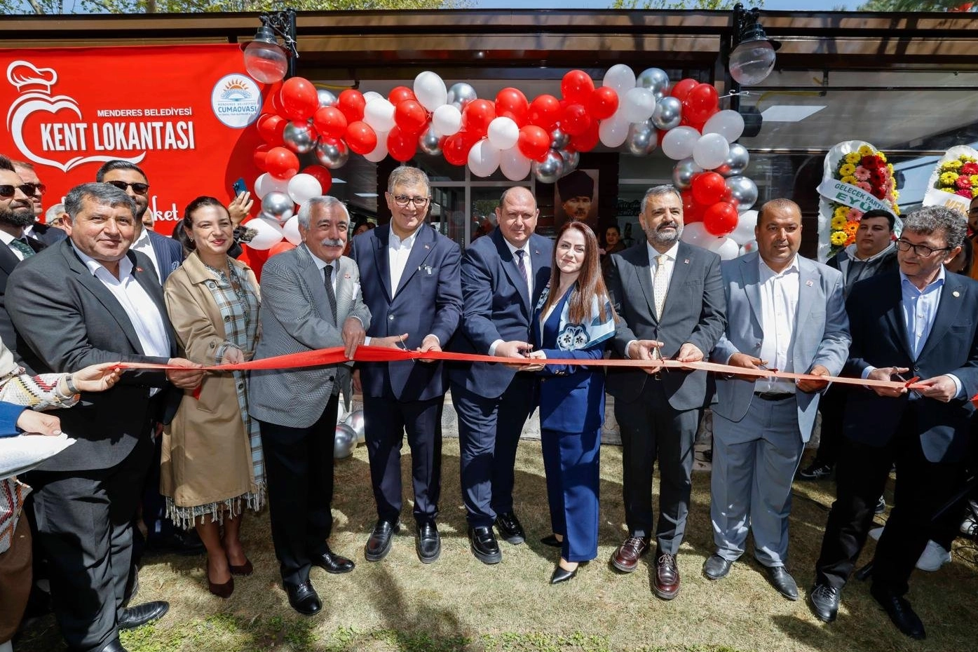 İzmir Büyükşehir Belediye Başkanı Dr. Cemil Tugay, Menderes Belediyesi tarafından
