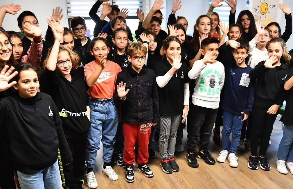 İzmirli çocuklar, kentte kendilerini ilgilendiren konularda söz sahibi olmanın mutluluğunu