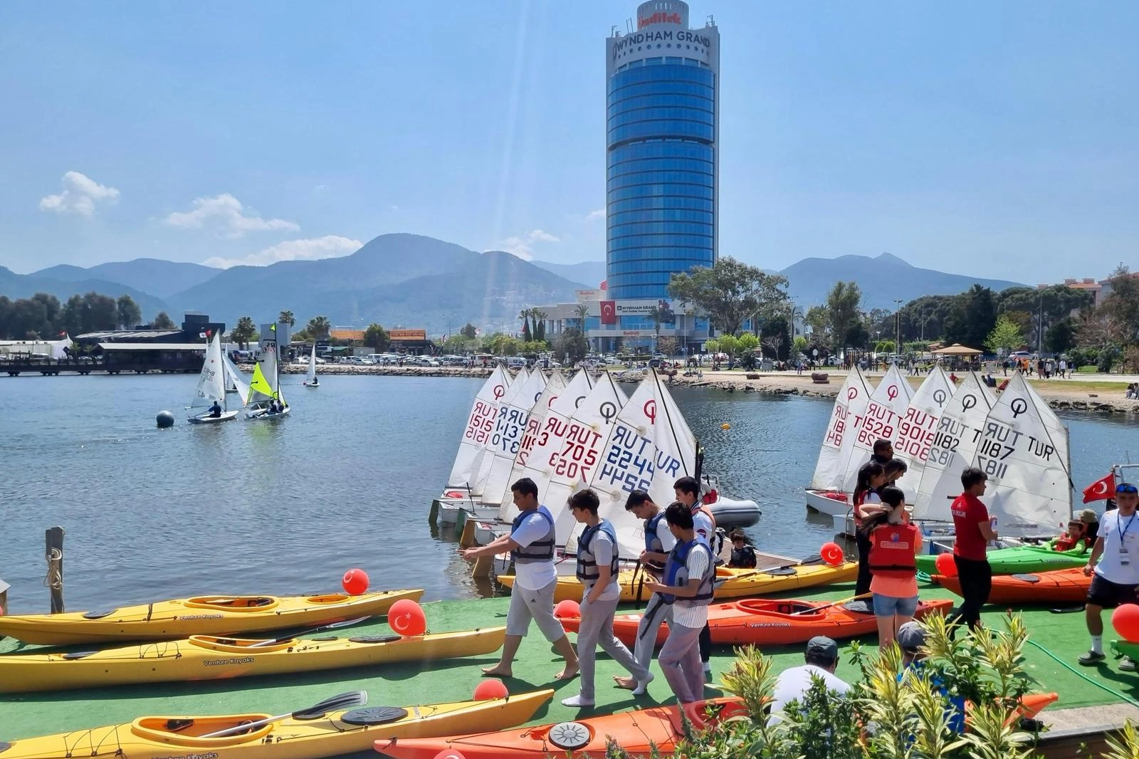 İzmir Büyükşehir Belediyesi, 23 Nisan Ulusal Egemenlik ve Çocuk Bayramı