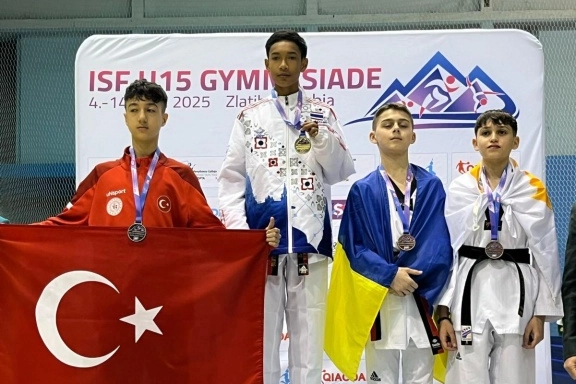 İzmir Buca Şehit Hüseyin Şimşek Ortaokulu öğrencisi Yunus Emre Özden,