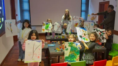 İzmit Belediyesi, Oyuncak Müzesi’nde düzenlendiği yaratıcı atölye etkinliğiyle çocuklara keyifli