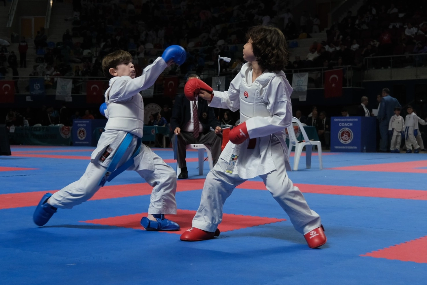 Kocaeli Büyükşehir Belediyesi’nin ev sahipliğinde düzenlenen Türkiye Çocuklar Karate Şampiyonası