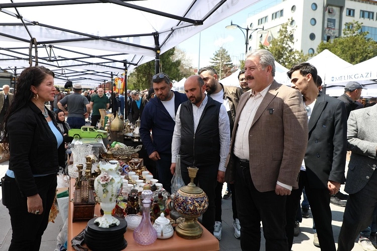 Kayseri Melikgazi Belediye Başkanı Doç. Dr. Mustafa Palancıoğlu, ilkini mart