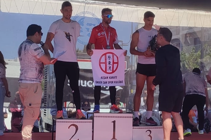 Edirne Keşanlı sporcu Ahmet Tek, Çanakkale Troya Yarı Maratonu’nda 6 kilometrelik parkuru