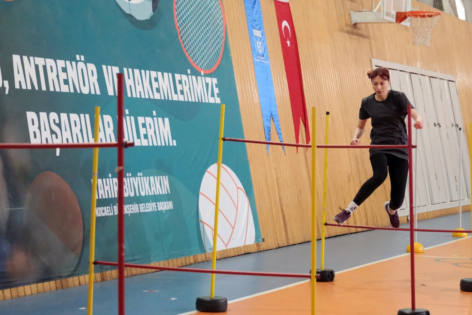 Kocaeli Büyükşehir Belediyesi, özel yetenek kursları ile gençleri Polis Meslek