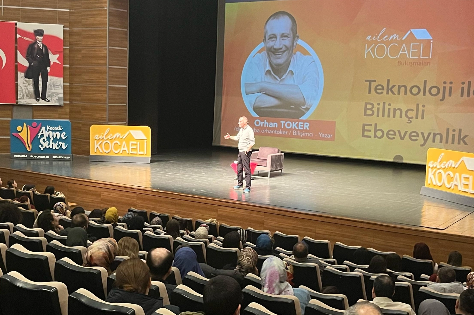 Kocaeli Büyükşehir Belediyesi, ailelerin dijital dünyada daha bilinçli hareket etmesi