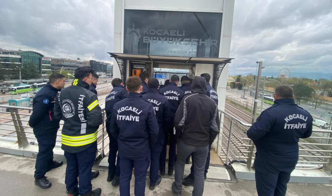 Kocaeli Büyükşehir Belediyeis İtfaiyesi, yeni göreve başlayan personele “Asansörlerde Kurtarma”