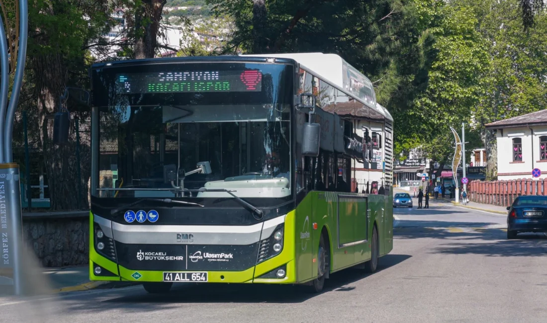 Kocaeli Büyükşehir Belediyesi’nin tüm araçlarına “Şampiyon Kocaelispor” yazısı yazılarak Kocaelispor’un