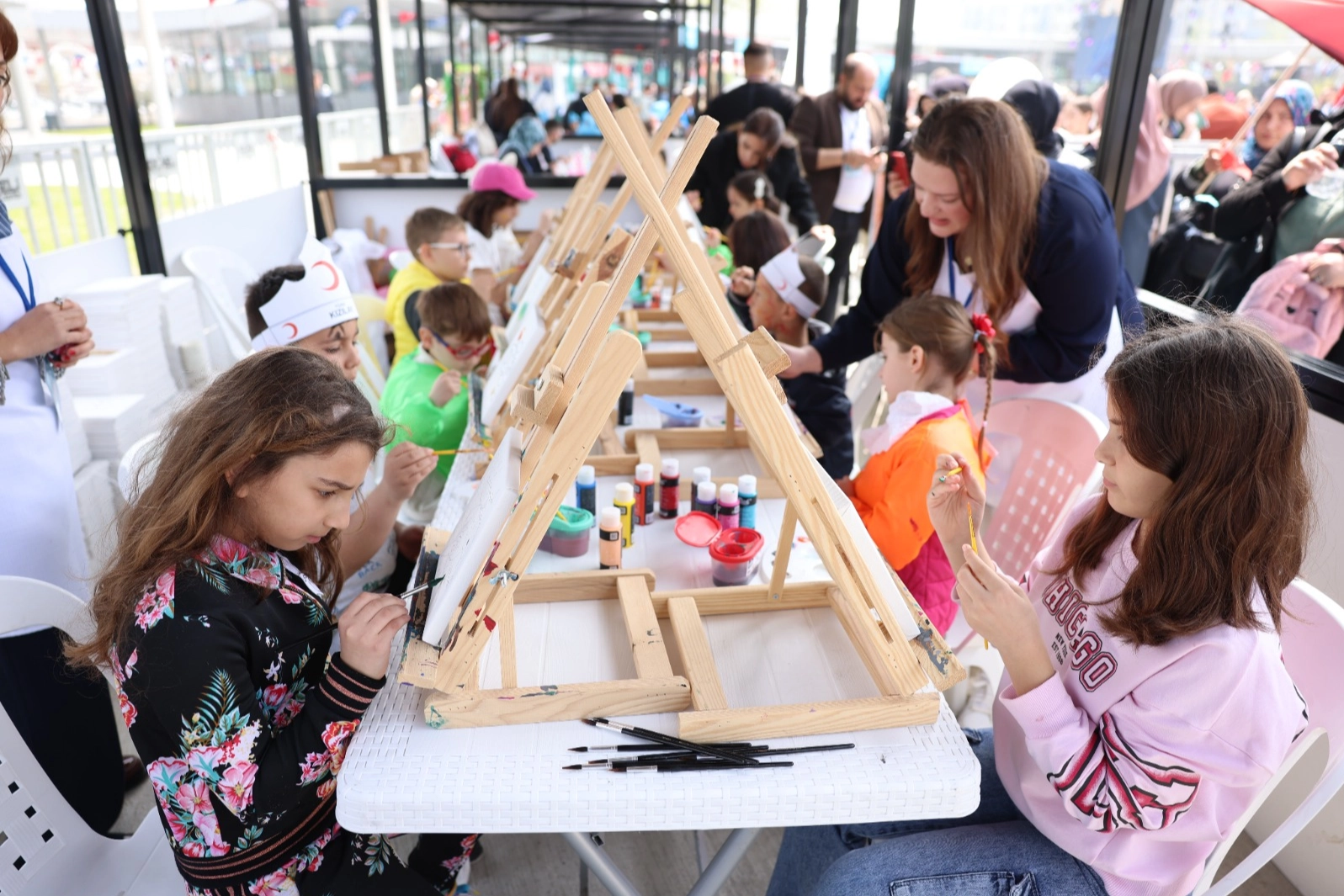 Kocaeli Büyükşehir Belediyesi Kılavuz Gençlik, 23 Nisan Şenlikleri kapsamında birbirinden