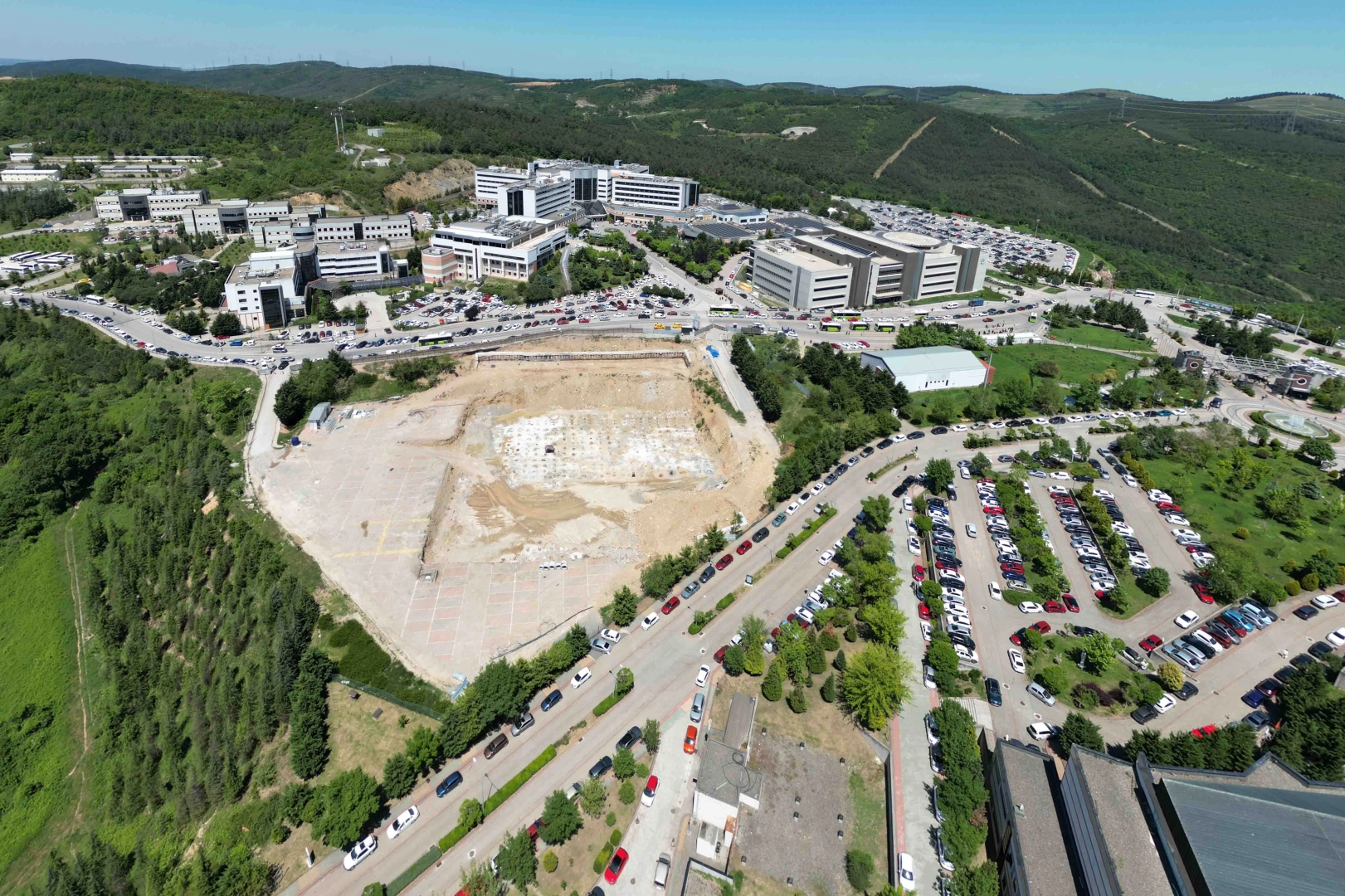 Kocaeli Büyükşehir, Umuttepe Kampüsü’nde yer alan cami ve otopark projesinde