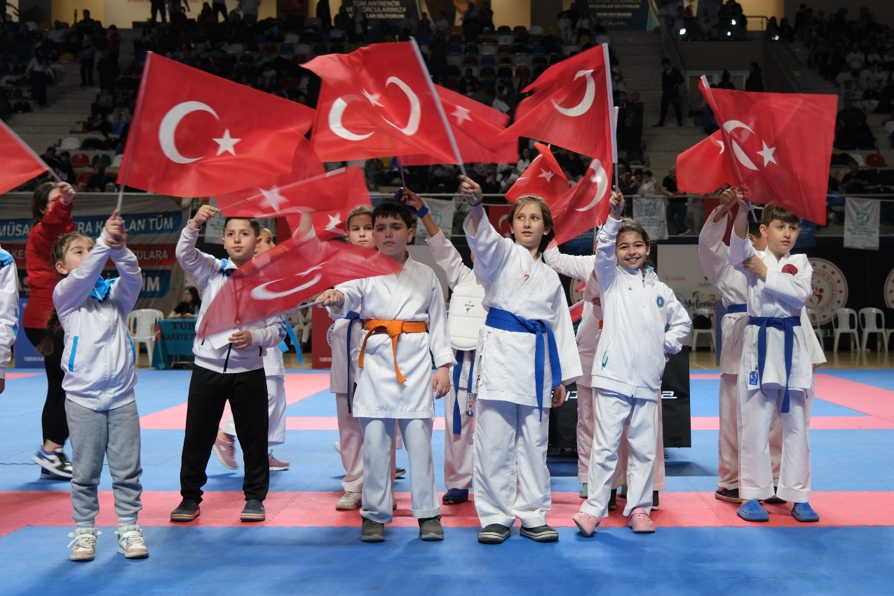 Kocaeli Büyükşehir Belediyesi’nin ev sahipliğindeki Türkiye Çocuklar Karate Şampiyonası’nda Kocaeli’den