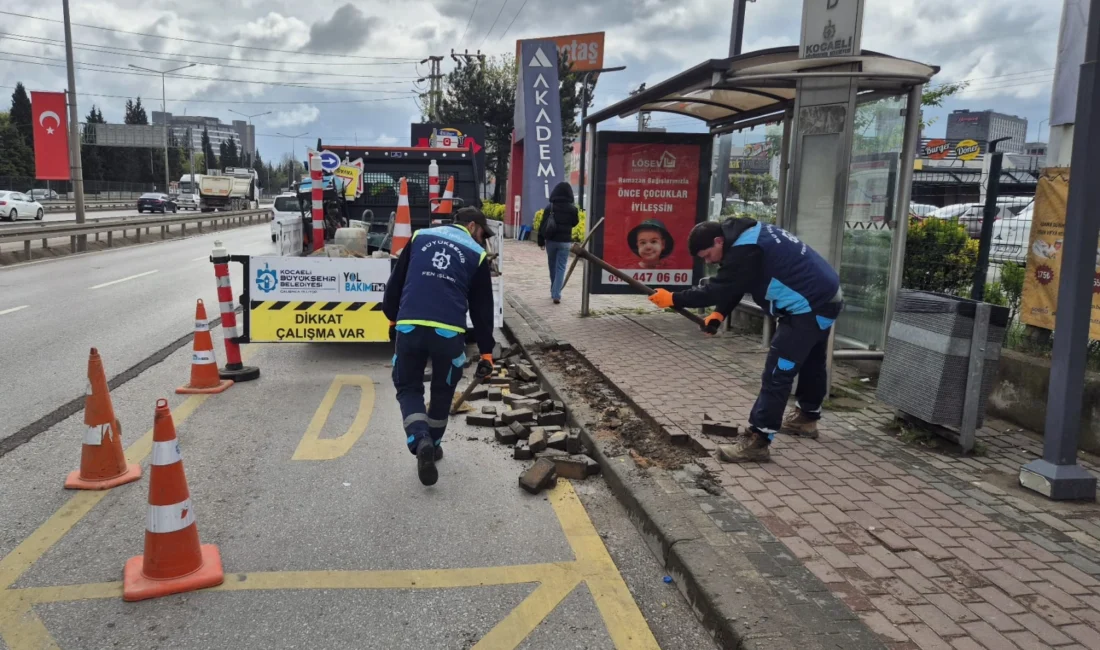 Kocaeli Büyükşehir Belediyesi, gerçekleştirdiği tretuvar çalışmaları ile hem yayaların güvenliğini