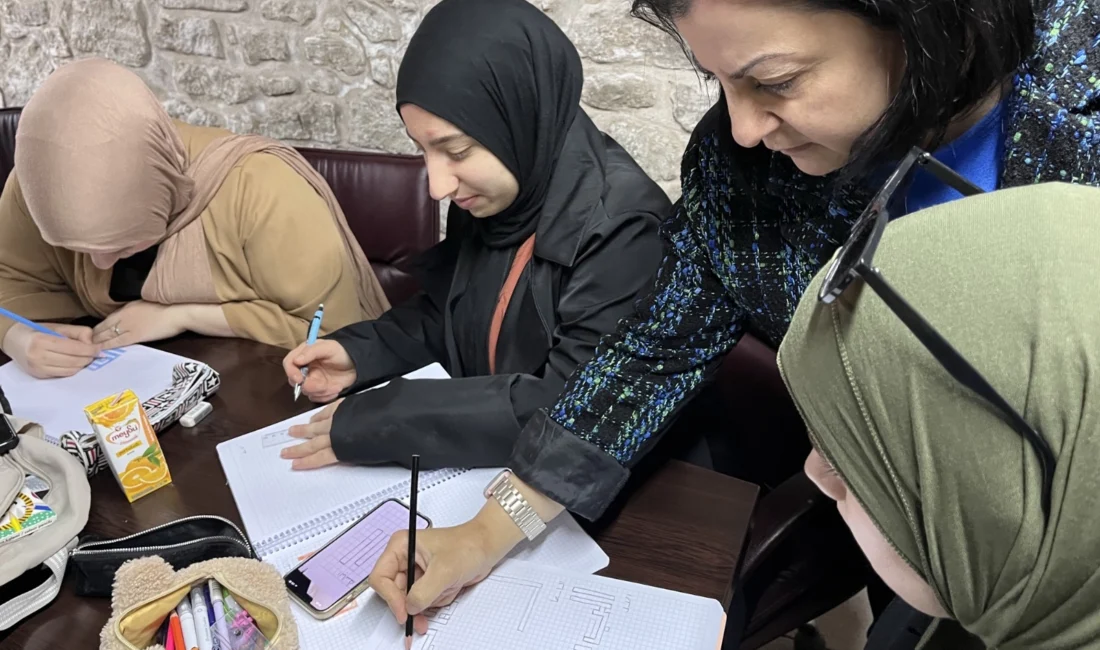 Konya’da Karatay Sanat Merkezi’nde düzenlenen “Geleneksel Sanat Kursları” tüm hızıyla