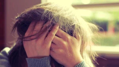 Kronik uykusuzluğun hafıza problemleri ve nörodejeneratif hastalıklara yol açabileceğine dikkat