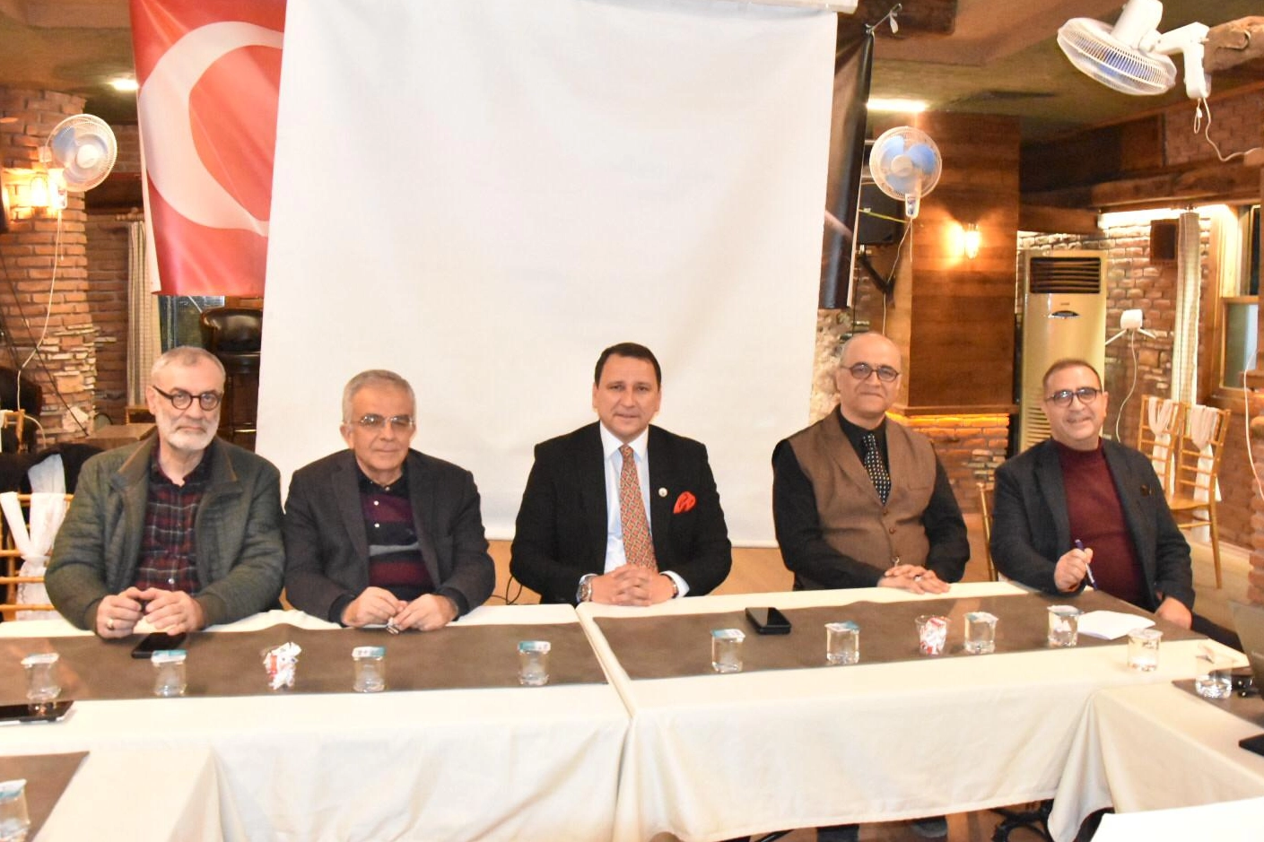 Manisa Dostlar Meclisi bu hafta, Yerel Tarih Araştırmacısı Erkan Akbalık’ı