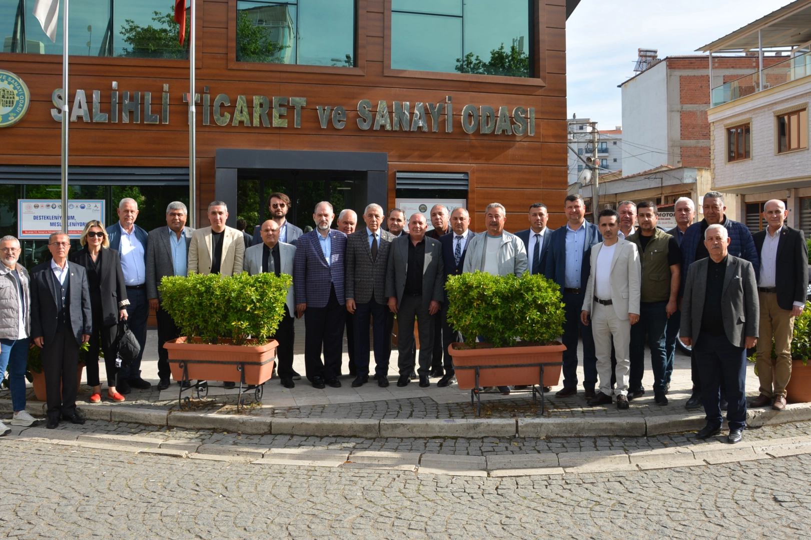 Manisa’da Salihli Ticaret ve Sanayi Odası’nda bir araya gelen Salihli’deki