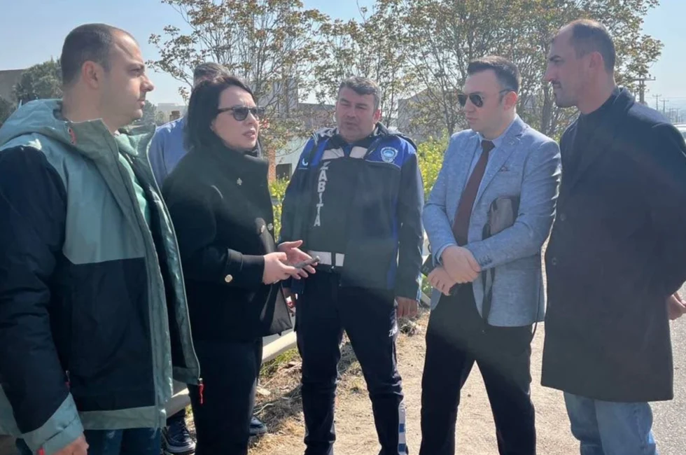 Manisa’nın Turgutlu İlçesi’nde yağmur suyu hattına dökülen siyah renkli ve