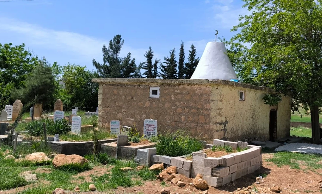 Mardin’in Yeşilli ilçesine bağlı kırsal Kütüklü Mahallesi’nde bulunan Pîrmem türbesine