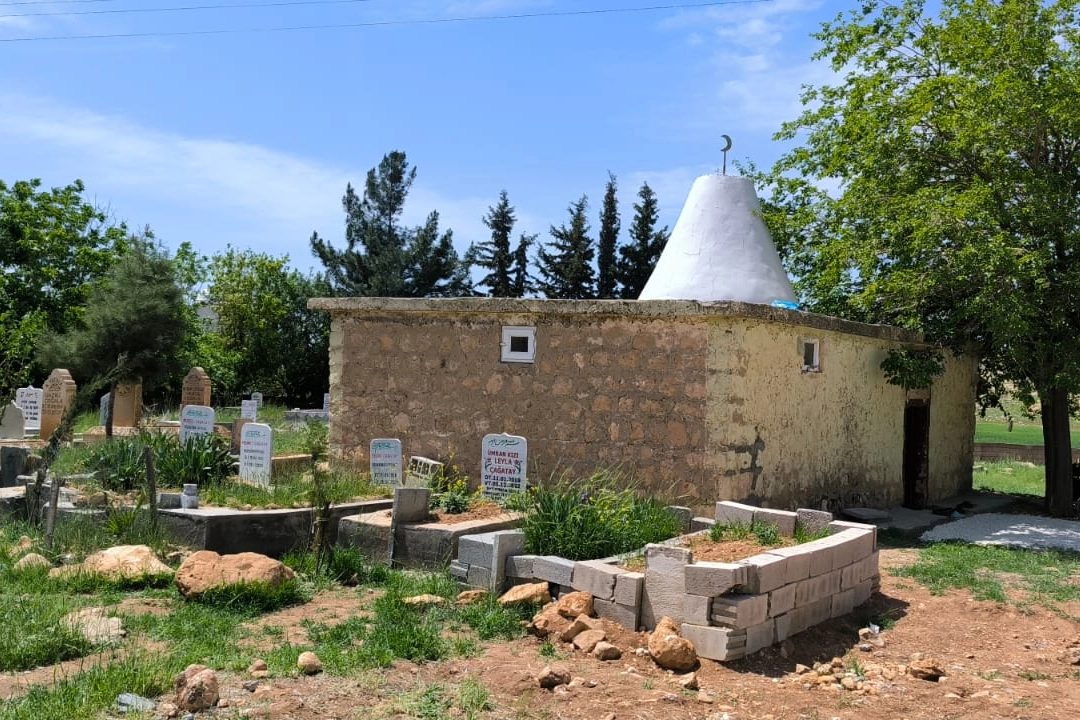 Mardin’in Yeşilli ilçesine bağlı kırsal Kütüklü Mahallesi’nde bulunan Pîrmem türbesine