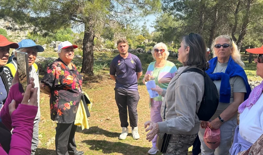 Antalya’da Muratpaşa Belediyesi’nin yaşlı evlerinde yürüttüğü “Kültür, Sanat ve Tarihe