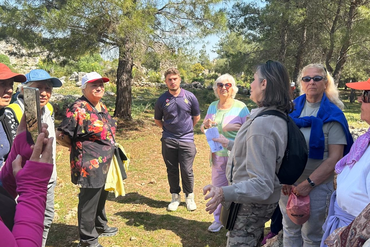 Antalya’da Muratpaşa Belediyesi’nin yaşlı evlerinde yürüttüğü “Kültür, Sanat ve Tarihe