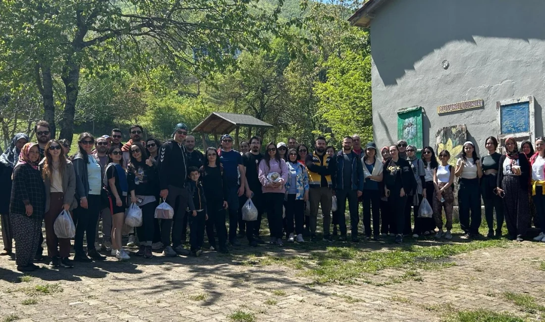 Bursa’da Nilüfer Belediyesi’nin düzenlediği etkinlikte bir araya gelen doğa tutkunları, 
