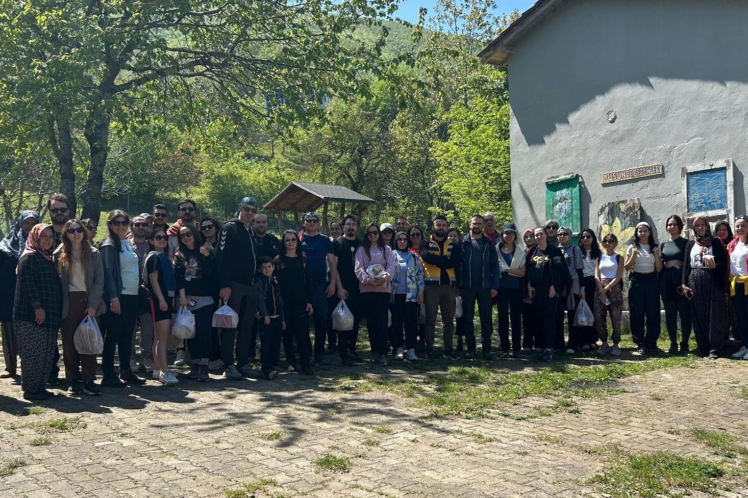 Bursa’da Nilüfer Belediyesi’nin düzenlediği etkinlikte bir araya gelen doğa tutkunları, 