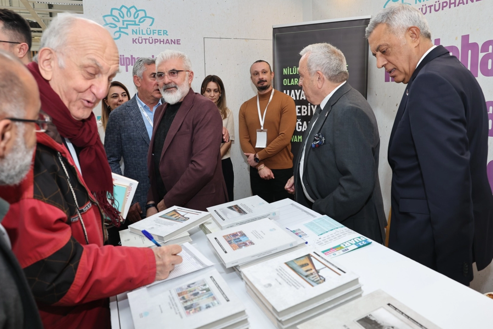 Bursa’da Nilüfer Belediyesi, Bursa 22’nci Kitap Fuarı’ndaki standıyla ilgi görüyor.