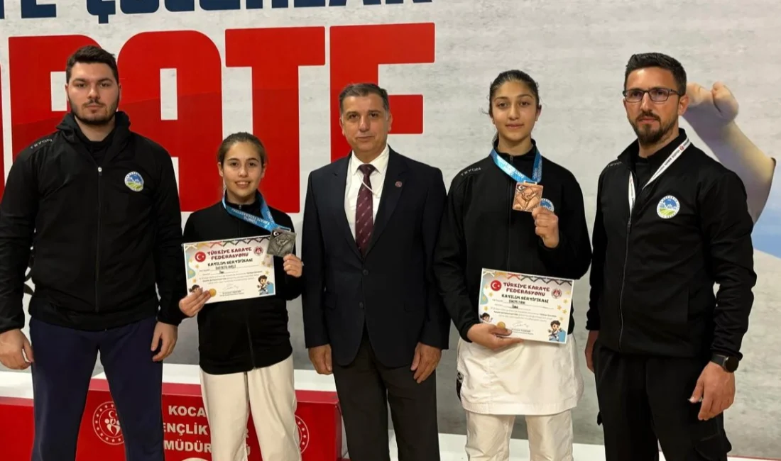 Sakarya Büyükşehir Belediyesi karate sporcuları Ülkü Betül Harçlı ve Sümeyye