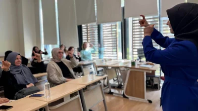 Sakarya Büyükşehir Belediyesi engelli vatandaşların hayatını kolaylaştırmak adına açtığı İşaret