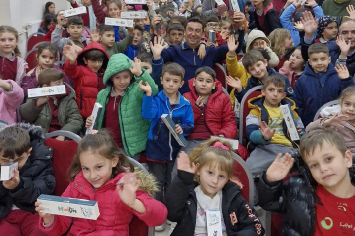 Sakarya Büyükşehir Belediyesi çocuklara neşe ve sevinç götürdüğü ‘Bir Hikâye