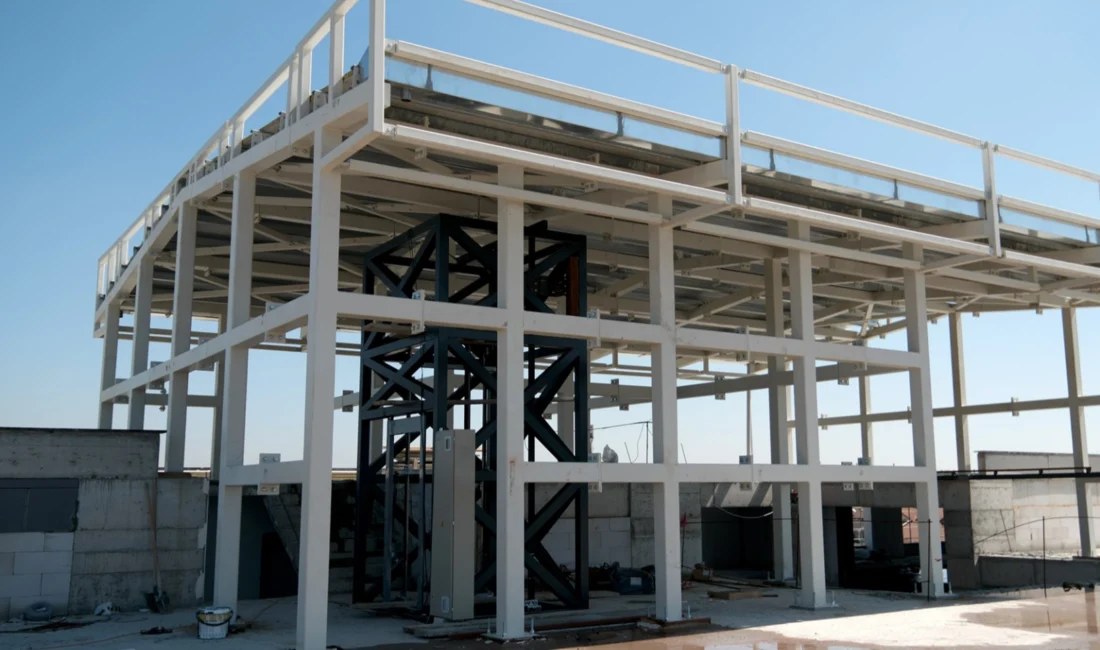 Sakarya Büyükşehir Belediyesi’nin hastaneler bölgesinde hayata geçirdiği 530 araçlık katlı