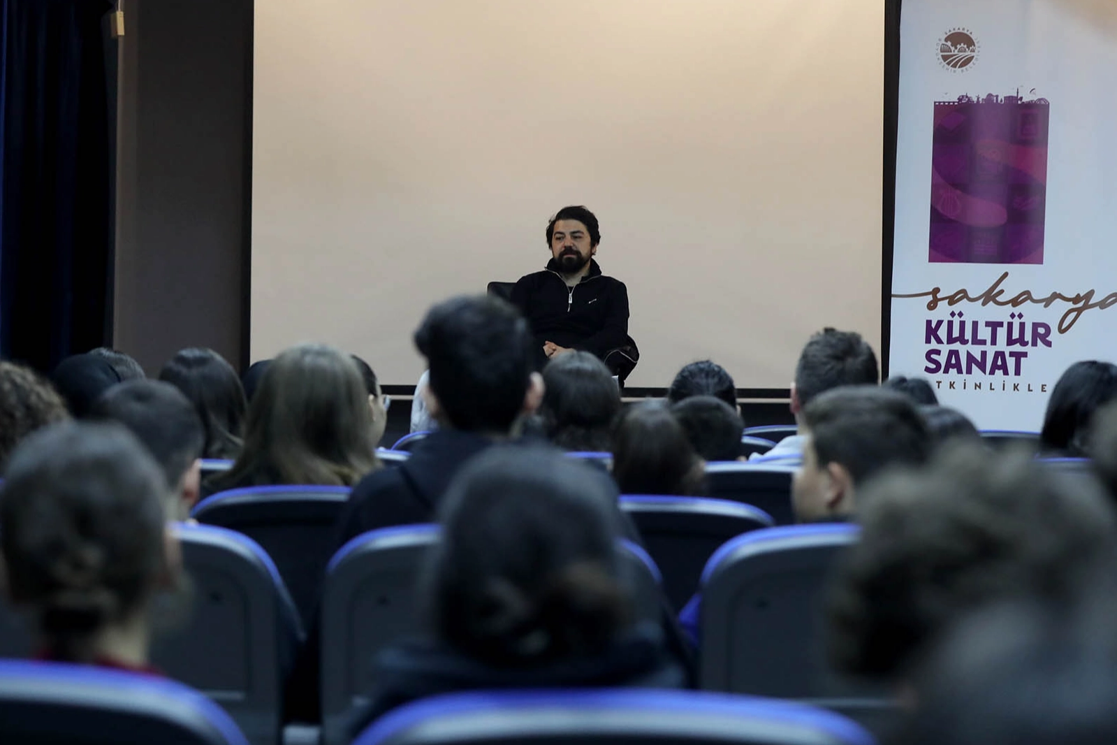 Sakarya Büyükşehir Belediyesi kültür-sanat etkinlikleri “Dünya ve Roman” başlıklı söyleşi