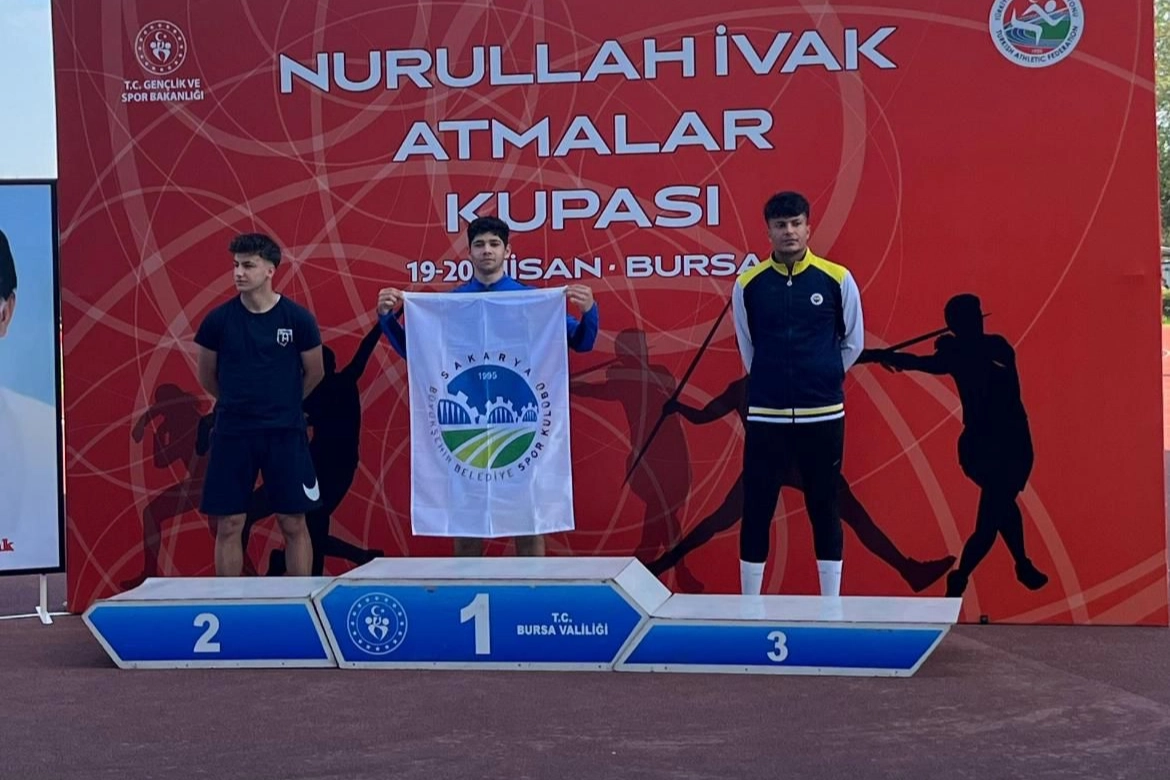 Sakarya Büyükşehir Belediyesi Spor Kulübü atletizm sporcuları Şeyma Yıldırar ve