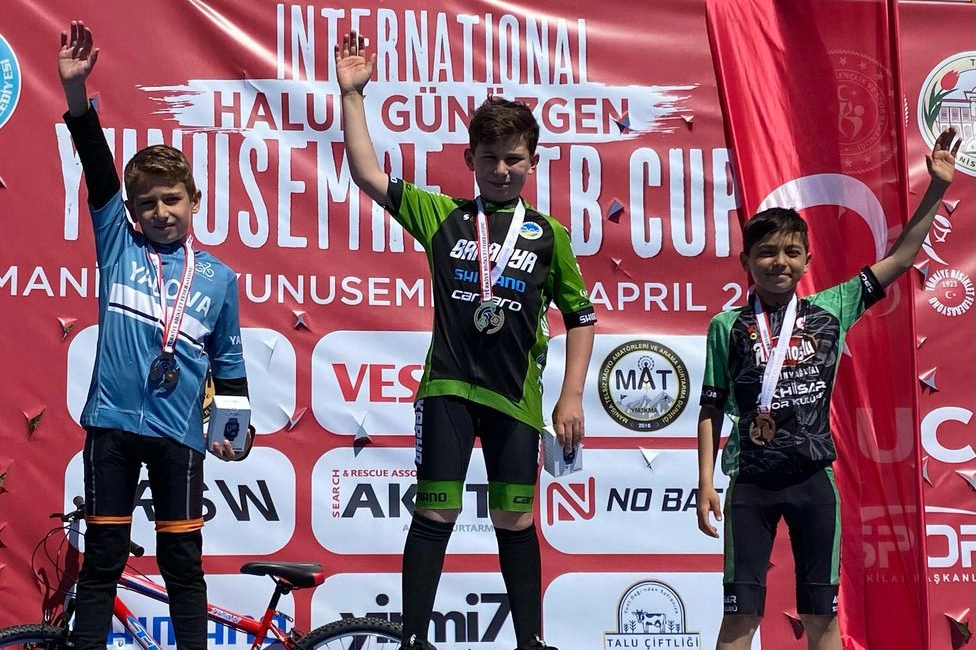 Sakarya Büyükşehir Belediyesi sporcusu Yuşa Kerim Kaba, Manisa da düzenlenen