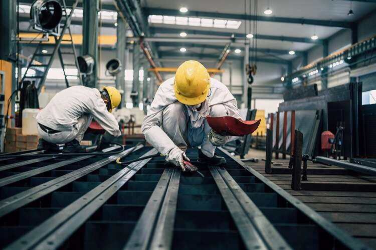 TÜİK’e göre Şubat 2025’te sanayi, inşaat ve ticaret-hizmet sektörlerinde ücretli