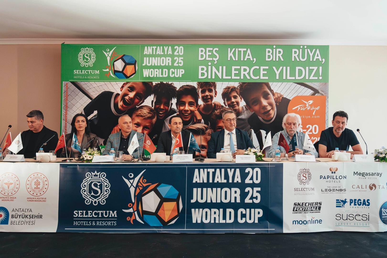 Dünyanın dört bir yanından gelen genç futbolcular, 16-20 Nisan 2025