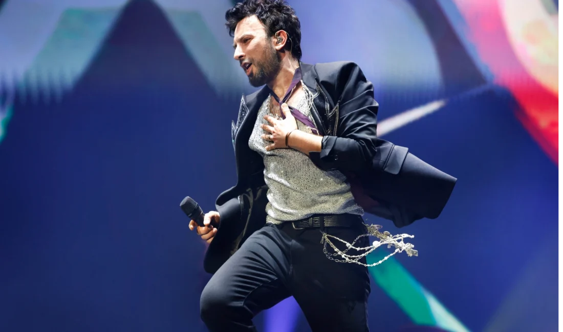 “Kuantum 51” albümüyle geçtiğimiz yaza damga vuran Tarkan, şimdi Avrupa’daki