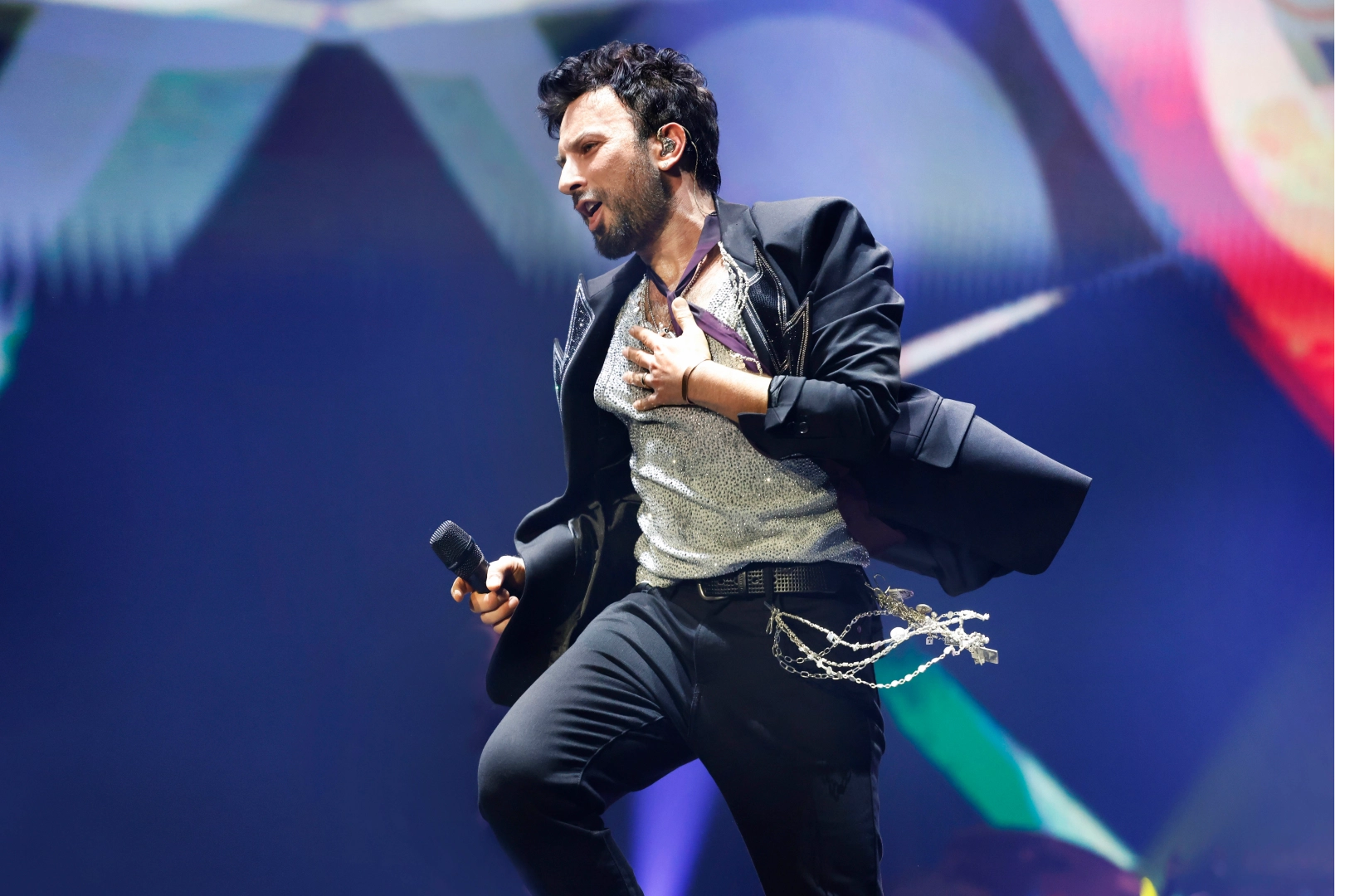 “Kuantum 51” albümüyle geçtiğimiz yaza damga vuran Tarkan, şimdi Avrupa’daki
