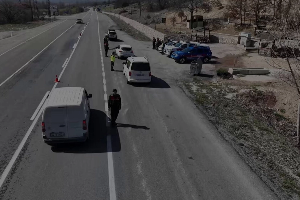 İçişleri Bakanı Ali Yerlikaya, bayram tatilinin 4. günü 647 trafik