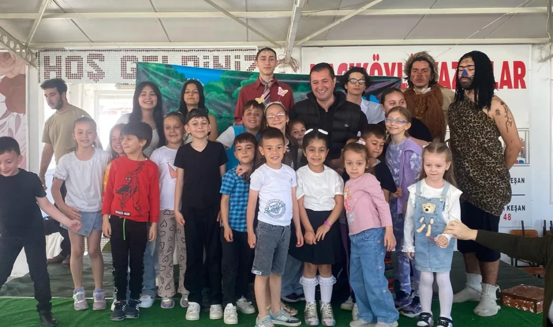 Edirne Yenimuhacır’da sahnelenen “Çılgın Profesör” adlı çocuk oyunu geçtiğimiz Cumartesi günü