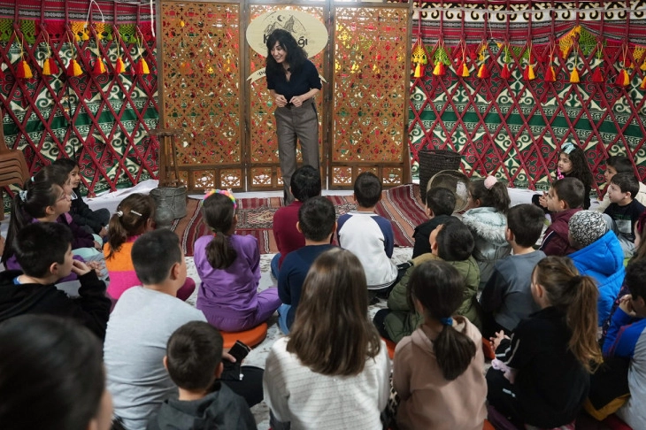 Kahranmanmaraş Büyükşehir Belediyesi ev sahipliğinde düzenlenen “Uluslararası Dünya Anlatıcılar Şöleni”,