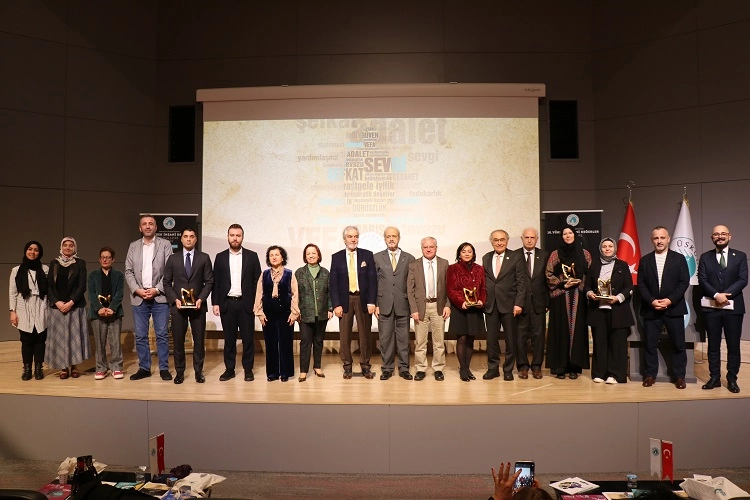 Üsküdar Üniversitesi Senatosu Seçici Kurulu tarafından 24 altın değeri yaşatmak