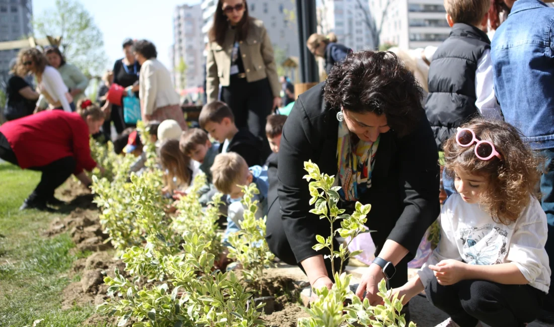 Bursa Nilüfer Belediyesi’nin kente yeni kazandırdığı 23 Nisan Parkı’nın bitkilerini,