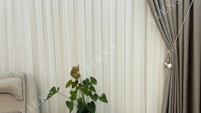 Salon için zarif tüller, yatak odası için karartma özellikli fon