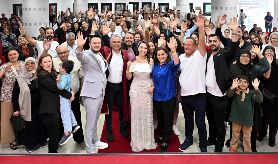 Antalya Muratpaşa’da evlilik tarihlerine ayrı bir anlam katmak isteyen 15